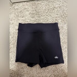 ALO Yoga Small Ribbed Black Shorts. 🖤⚡️